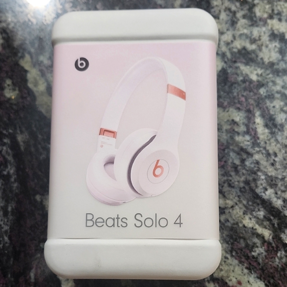 Solo 4 White Headphones